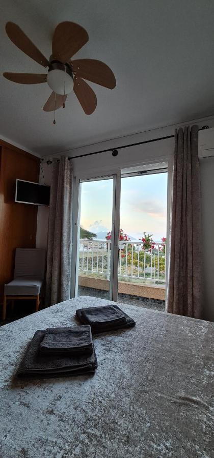 Sunrise Den, A Pie De Playa, Vista Al Mar Y Piscina Villa ปวยร์โต เด มาซาร์รอน ภายนอก รูปภาพ